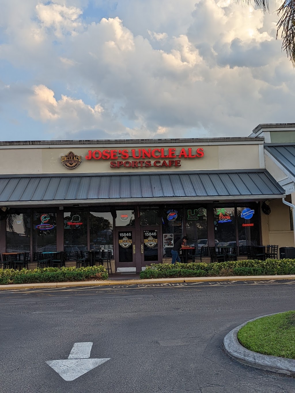 Joses Uncle Als Sports Cafe | 15846 W State Rd 84, Sunrise, FL 33326, USA | Phone: (954) 389-4455