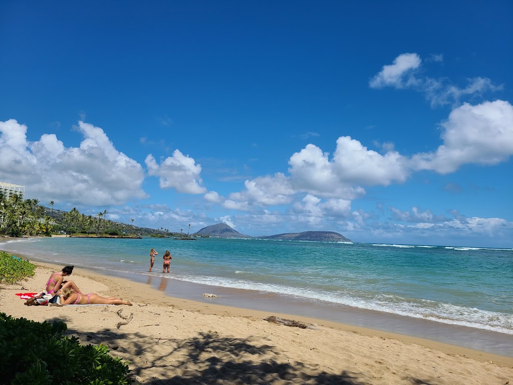 Waiʻalae Beach Park | 4925 Kahala Ave, Honolulu, HI 96816, USA | Phone: (808) 768-3003