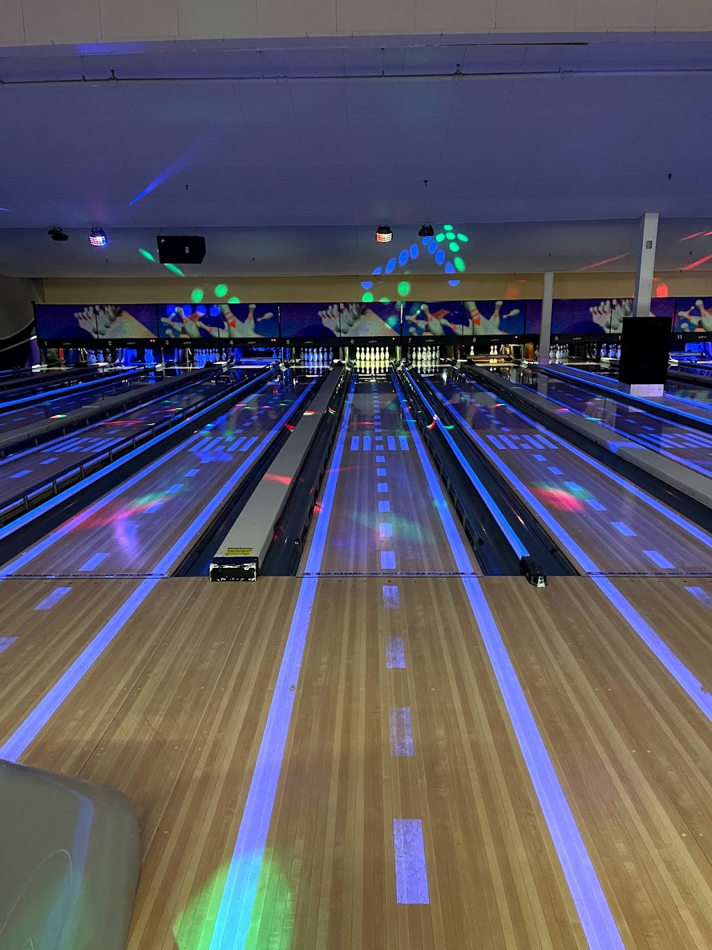 Levittown Lanes | 56 Tanners Ln, Levittown, NY 11756, USA | Phone: (516) 731-5700