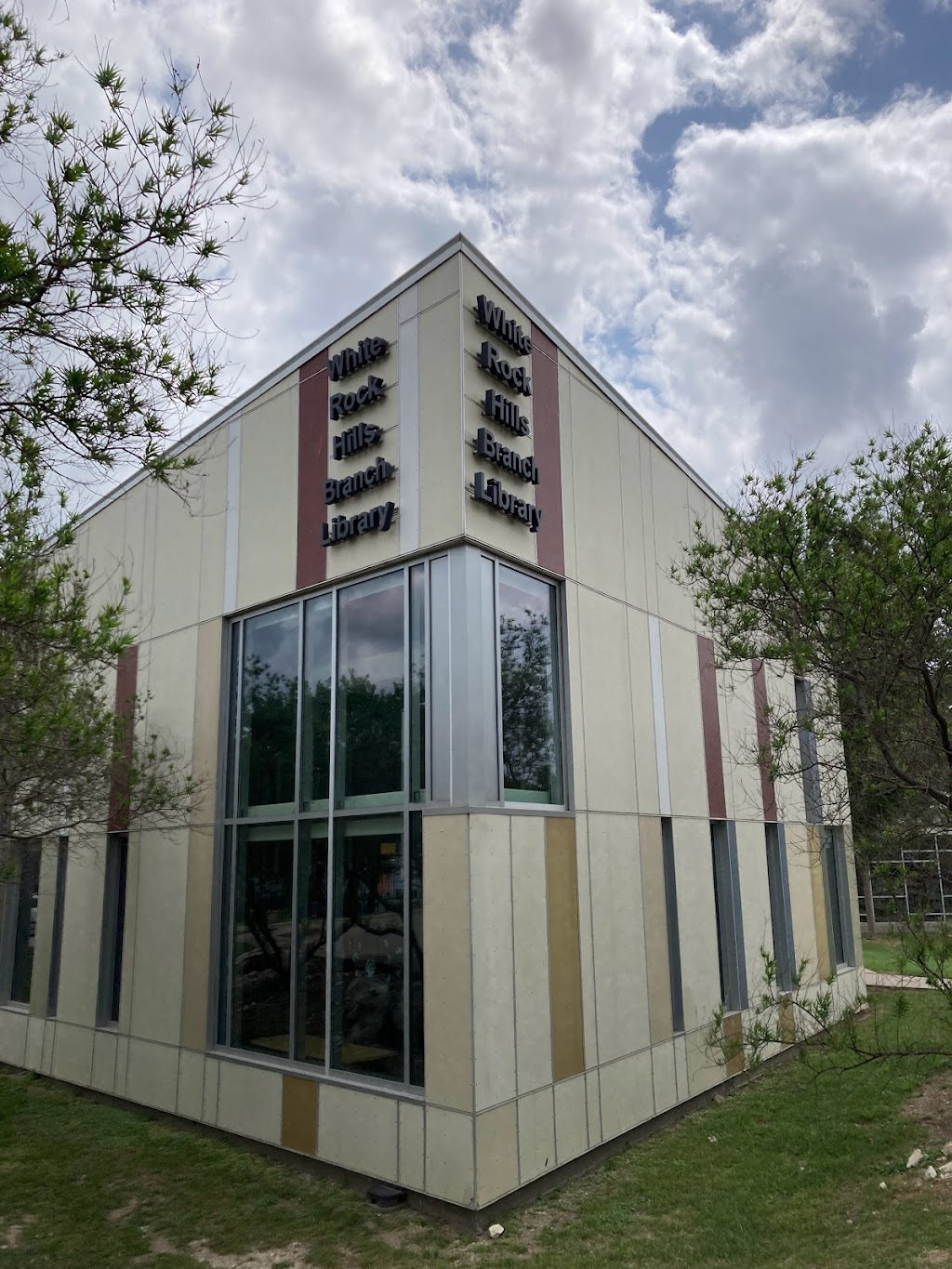 White Rock Hills Branch Library | 9150 Ferguson Rd, Dallas, TX 75228 | Phone: (214) 670-8443