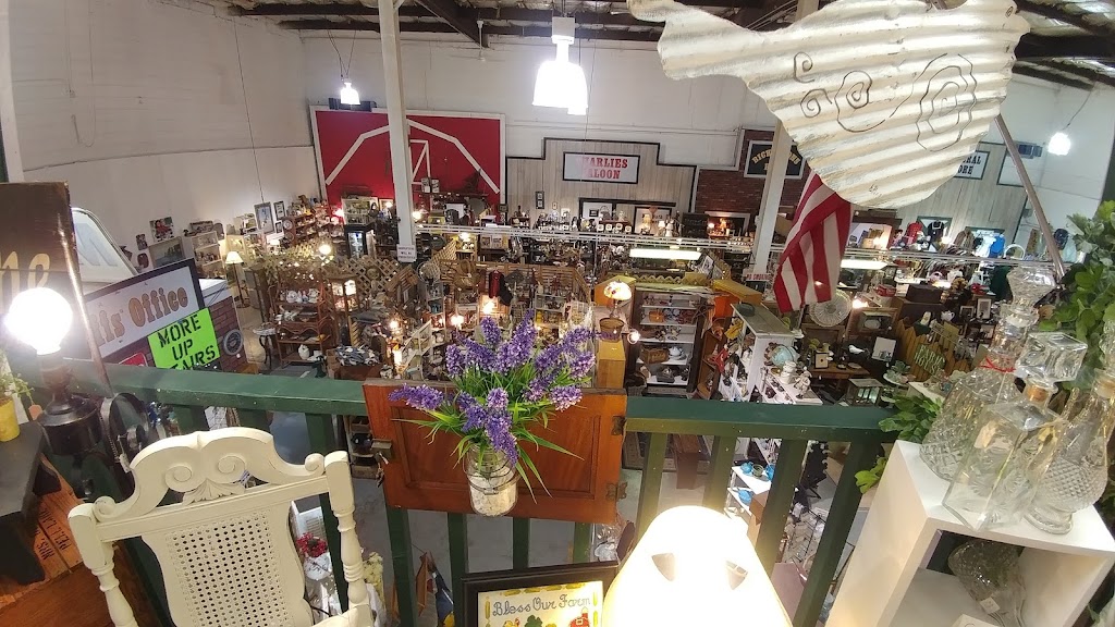 Pilgrim Antique Mall | W156N11500 Pilgrim Rd, Germantown, WI 53022, USA | Phone: (262) 250-0260