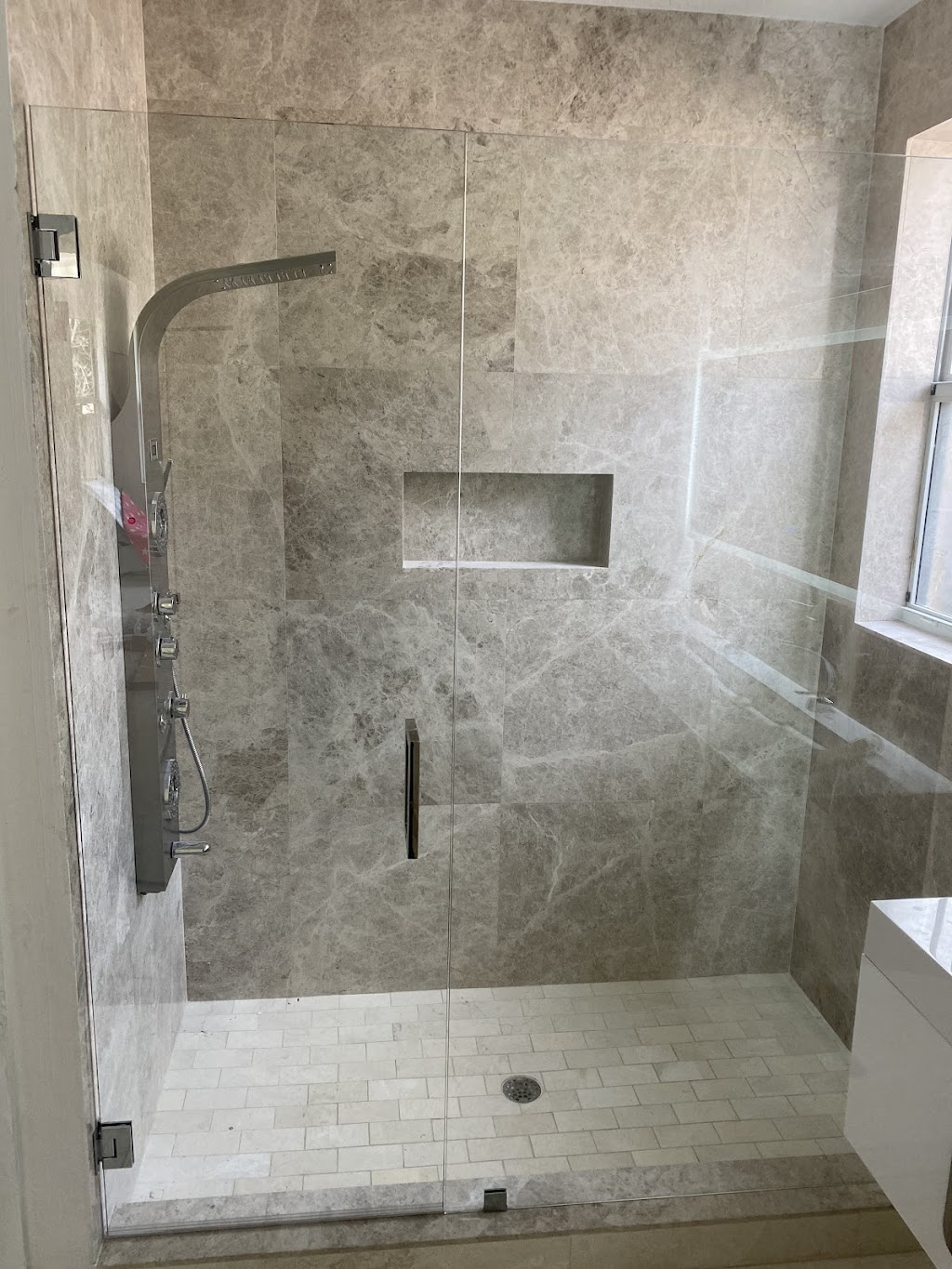 RF Showerdoor Glass and Mirror Inc | 7822 SW 128th Pl, Miami, FL 33183, USA | Phone: (786) 357-3502