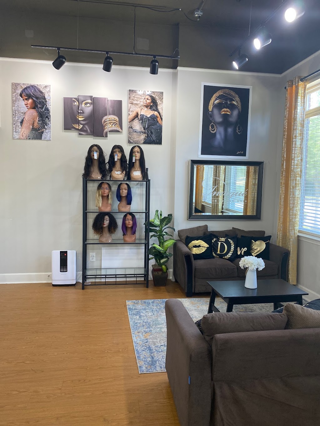 Divine Hair Boutique and Salon | 6975 Sunnywood Dr, Nashville, TN 37211, USA | Phone: (615) 428-0671