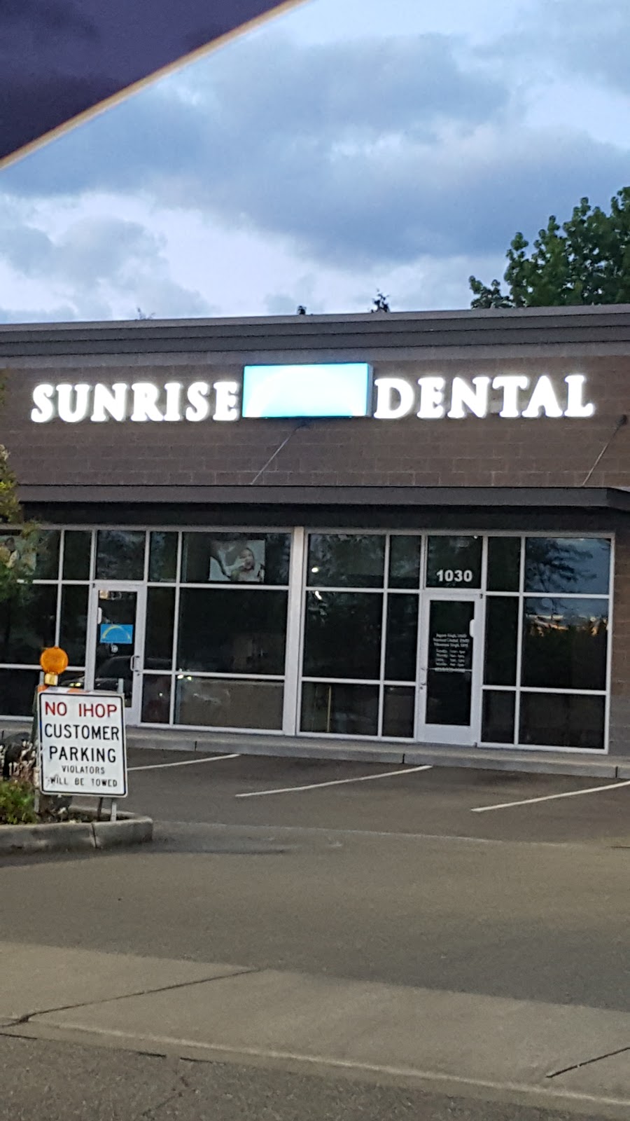 Sunrise Dental of Auburn | 1030 Outlet Collection Way SW, Auburn, WA 98001, USA | Phone: (253) 638-4860