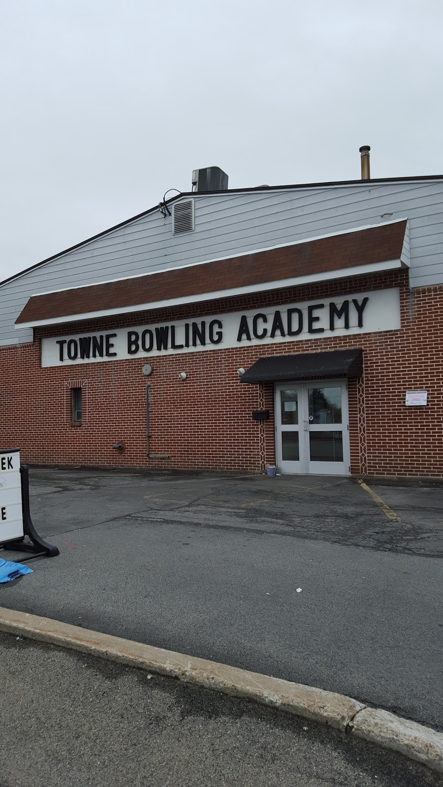 Towne Bowling Academy Inc | 1601 Altamont Ave, Schenectady, NY 12303, USA | Phone: (518) 355-3939