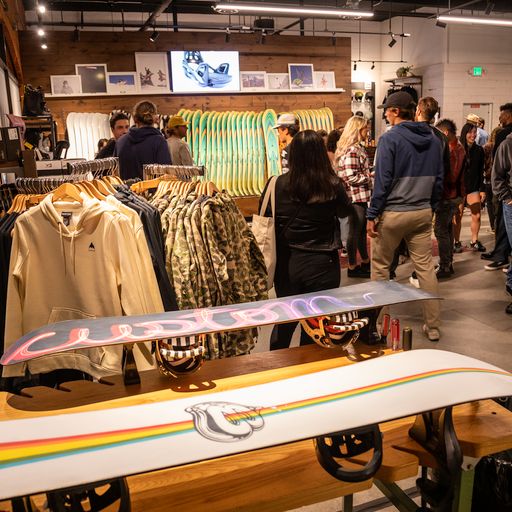 Burton Santa Monica Flagship Store | 1460 4th St, Santa Monica, CA 90401, USA | Phone: (323) 370-1777
