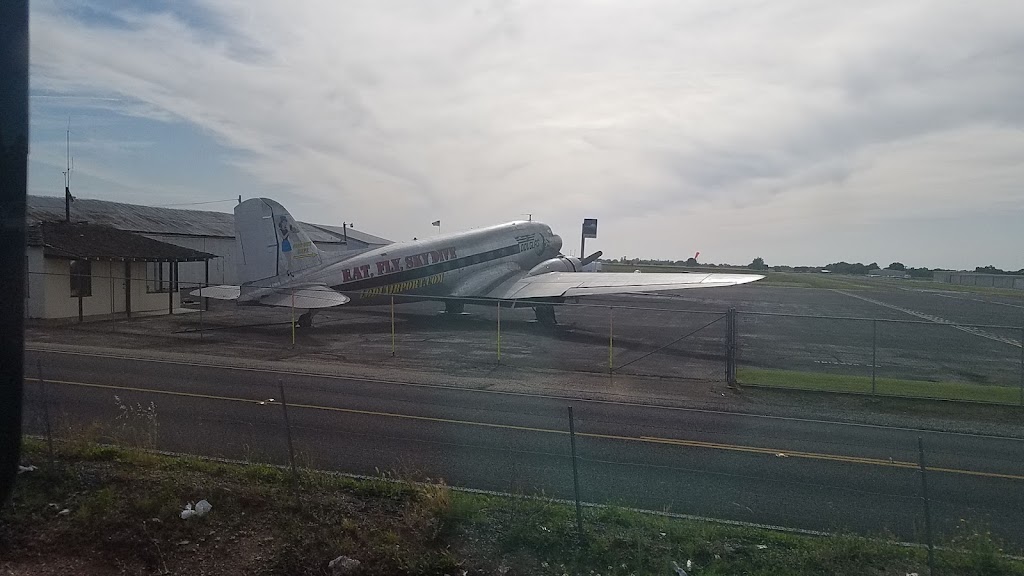 Lodi Airport Cafe | 23987 CA-99, Acampo, CA 95220, USA | Phone: (209) 369-6144