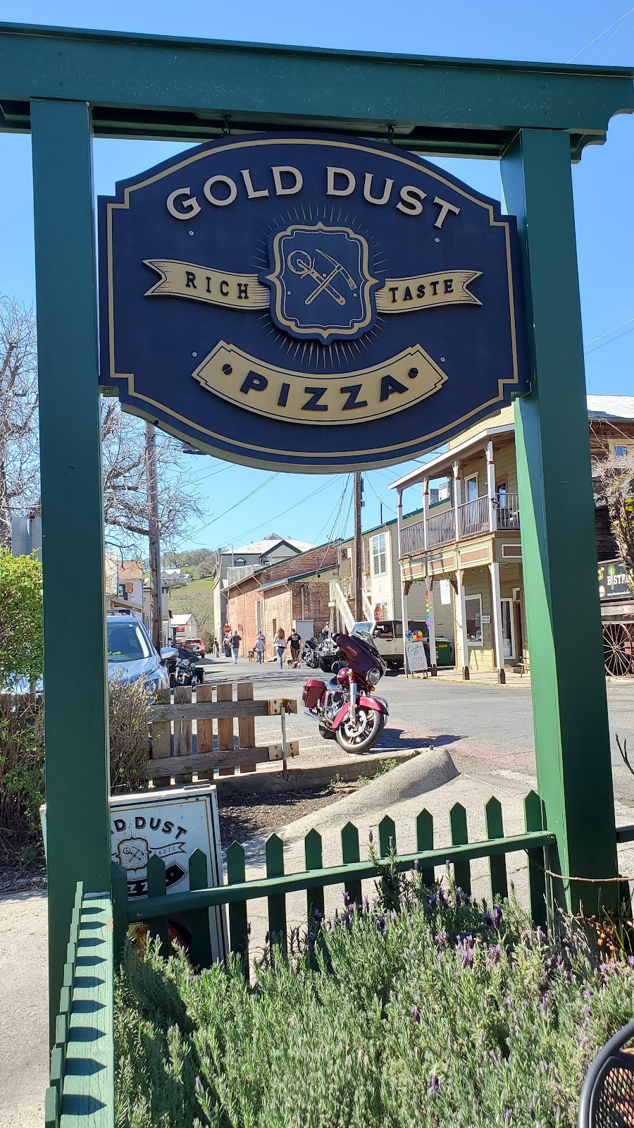 Gold Dust Pizza Sutter Creek | 20 Eureka St, Sutter Creek, CA 95685, USA | Phone: (209) 267-1900