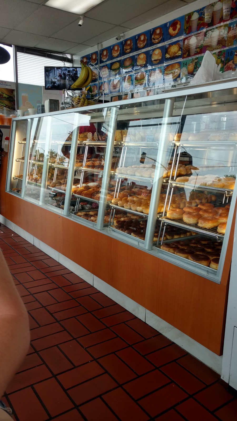 Donut Den | 8055 Vineland Ave, Sun Valley, CA 91352 | Phone: (818) 768-1245