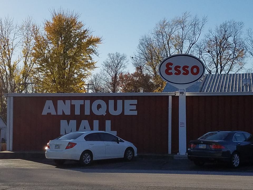 Centerville Antique Mall & Auction House | 200 Union St, Centerville, IN 47330, USA | Phone: (765) 855-5551