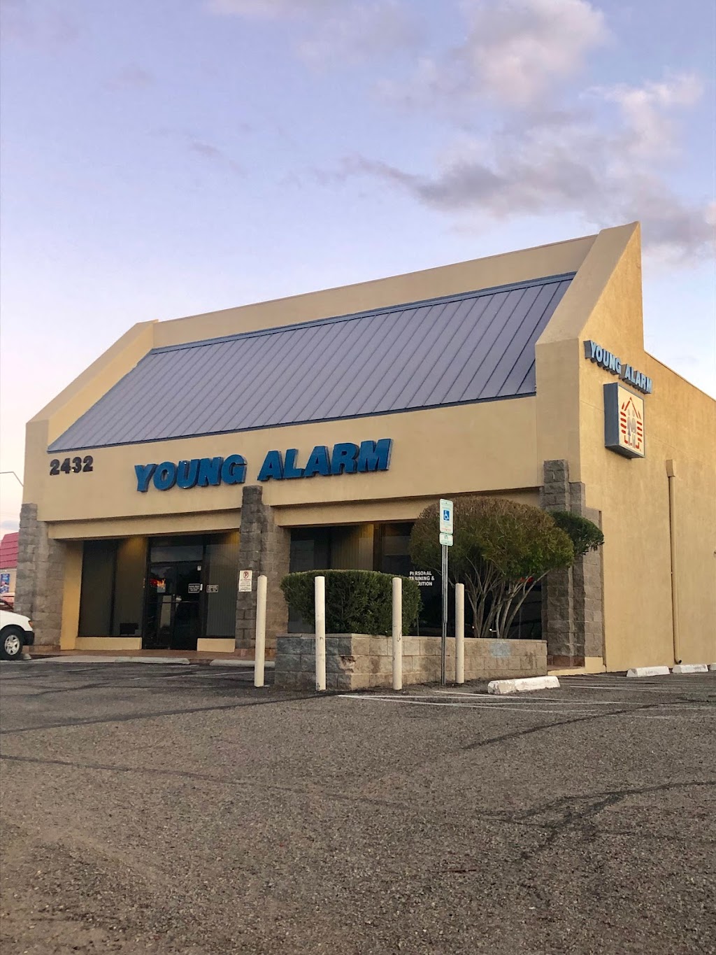 Young Alarm | 2432 E Grant Rd, Tucson, AZ 85719, USA | Phone: (520) 322-5387