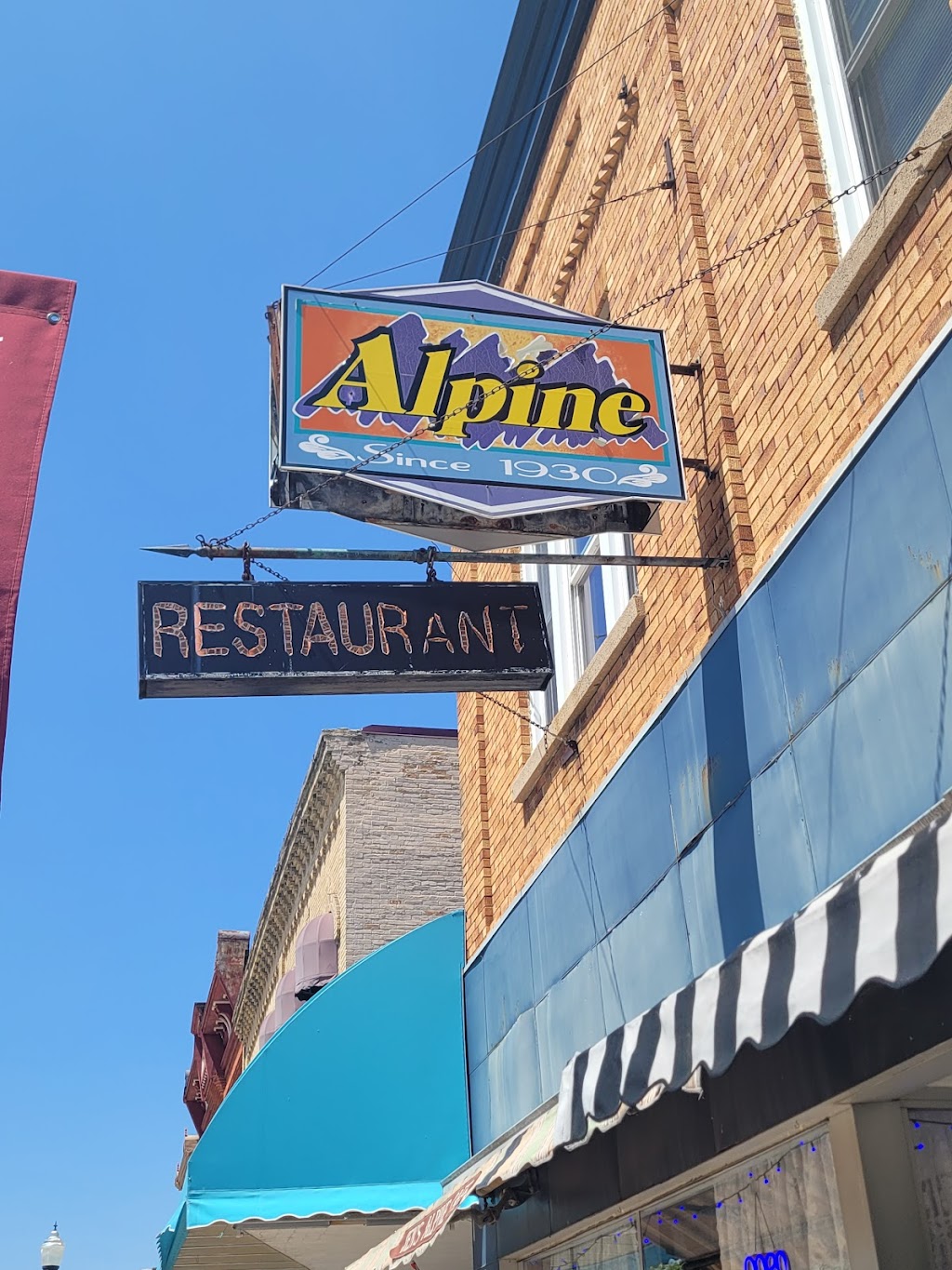 Jen’s Alpine Cafe and Soup Kitchen | 117 4th St, Baraboo, WI 53913, USA | Phone: (608) 356-4040