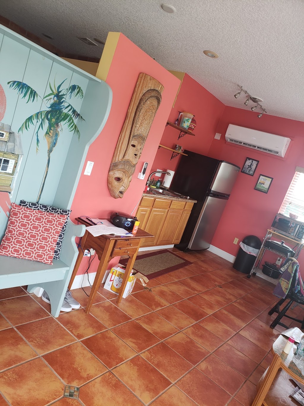 Laughing Lizard Bed and Breakfast | 2211 Gulf Blvd, Indian Rocks Beach, FL 33785, USA | Phone: (813) 312-4111