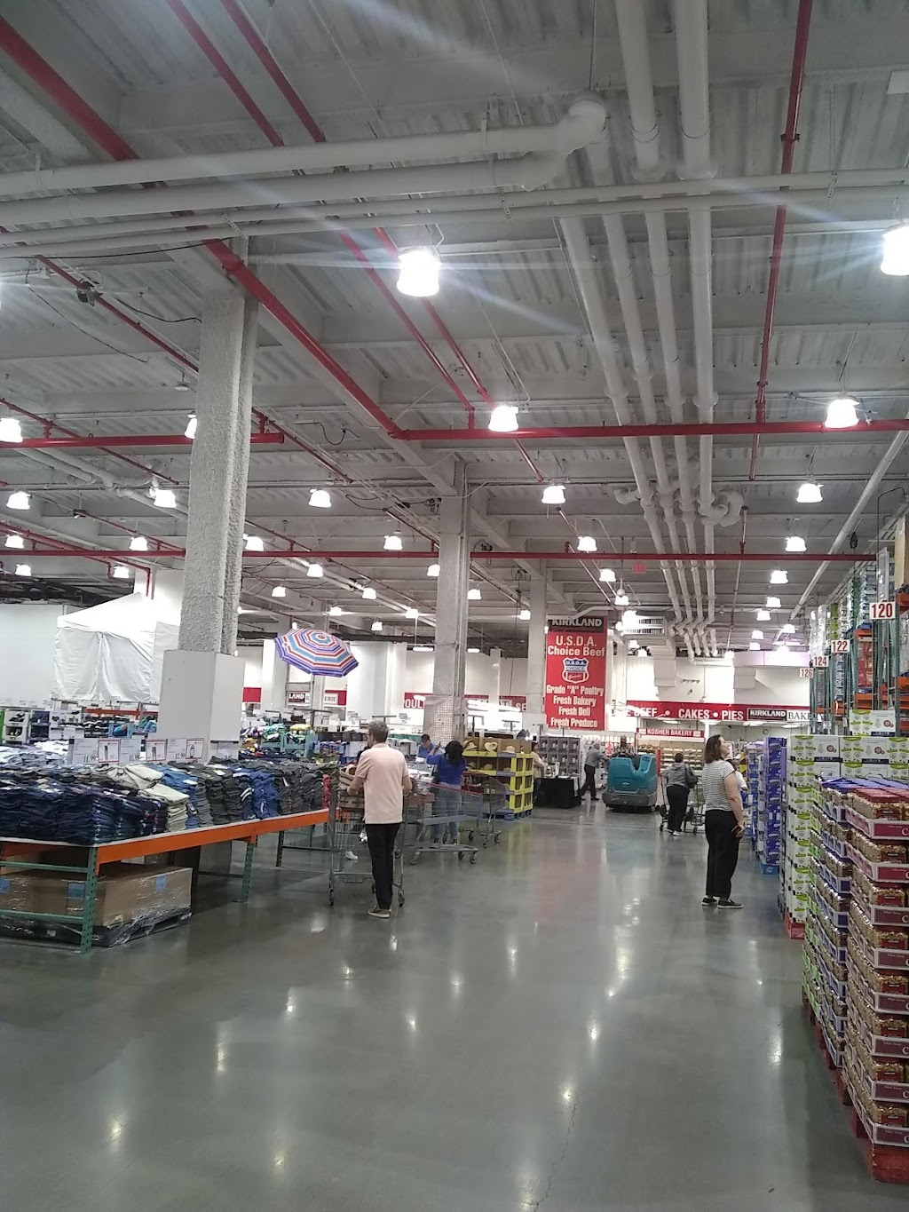 Costco Food Court | 517 E 117th St, New York, NY 10035, USA | Phone: (212) 896-5873