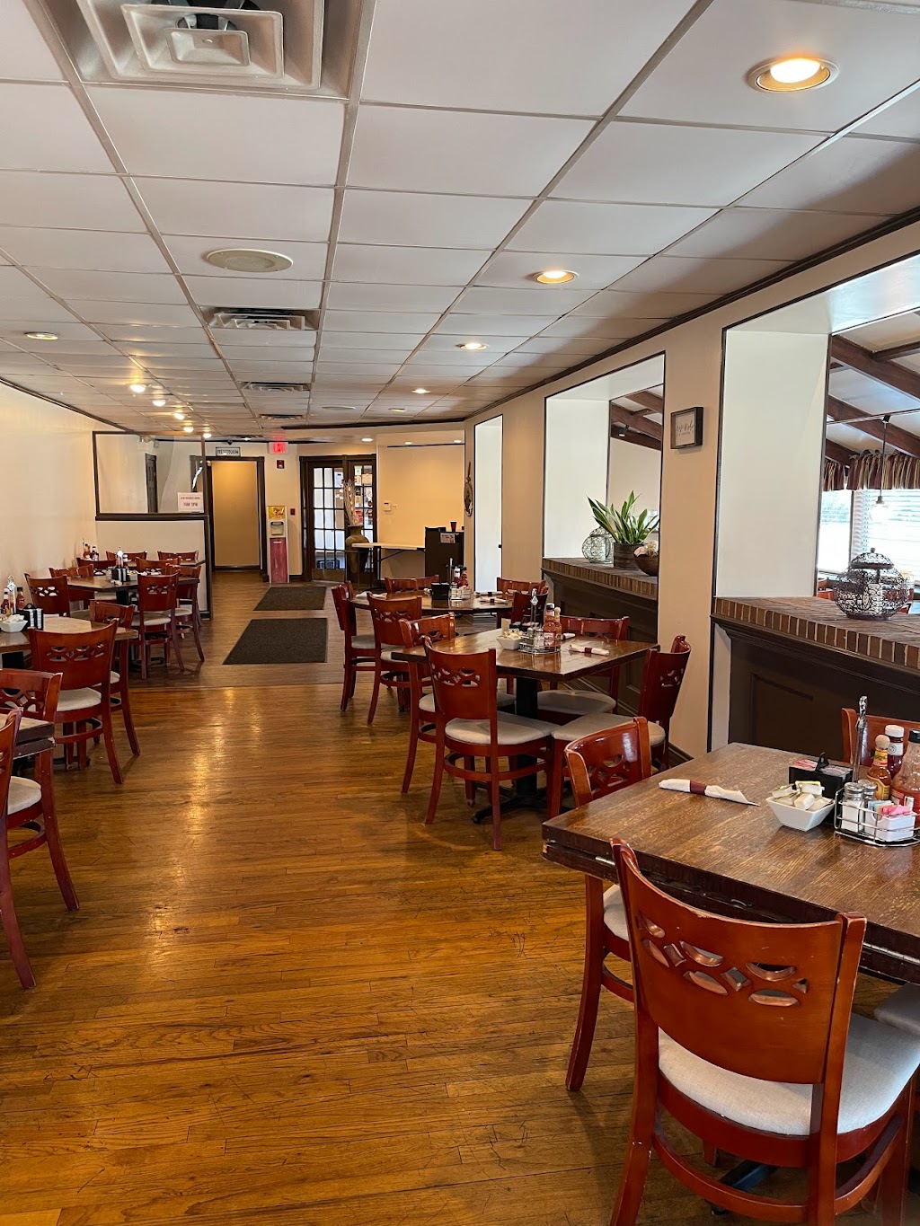 Rise n Dine Breakfast & Lunch Restaurant | 102 S Milwaukee Ave, Wheeling, IL 60090, USA | Phone: (847) 541-4900