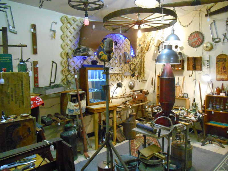 Antiques & Uniques in Ozona | 303 Orange St, Palm Harbor, FL 34683, USA | Phone: (727) 253-4976