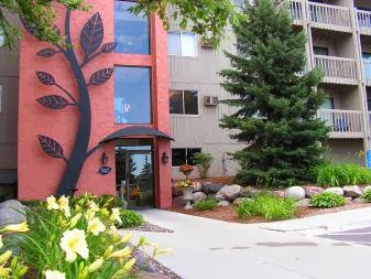 Wilshire Wood Apartments | 10925 Wayzata Blvd, Hopkins, MN 55305, USA | Phone: (952) 546-4944