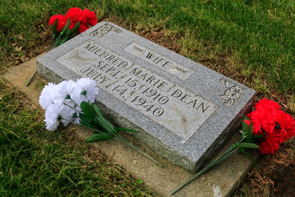 James Deans Mothers Gravesite | 1606 W 26th St, Marion, IN 46953, USA | Phone: (765) 662-7295