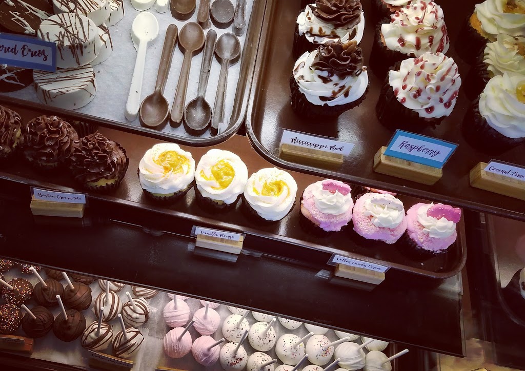 Cravings Cupcakery | 12367 Dillingham Square, Woodbridge, VA 22192, USA | Phone: (571) 589-8652