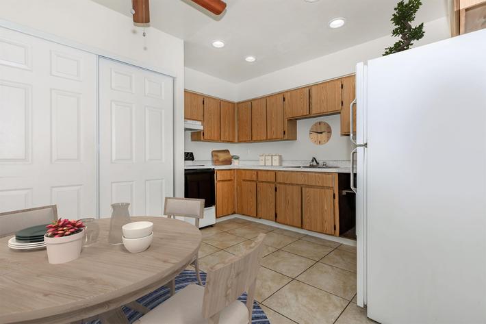 Lynnwood Apartment Homes | 5535 W McDowell Rd, Phoenix, AZ 85035, USA | Phone: (623) 257-8484
