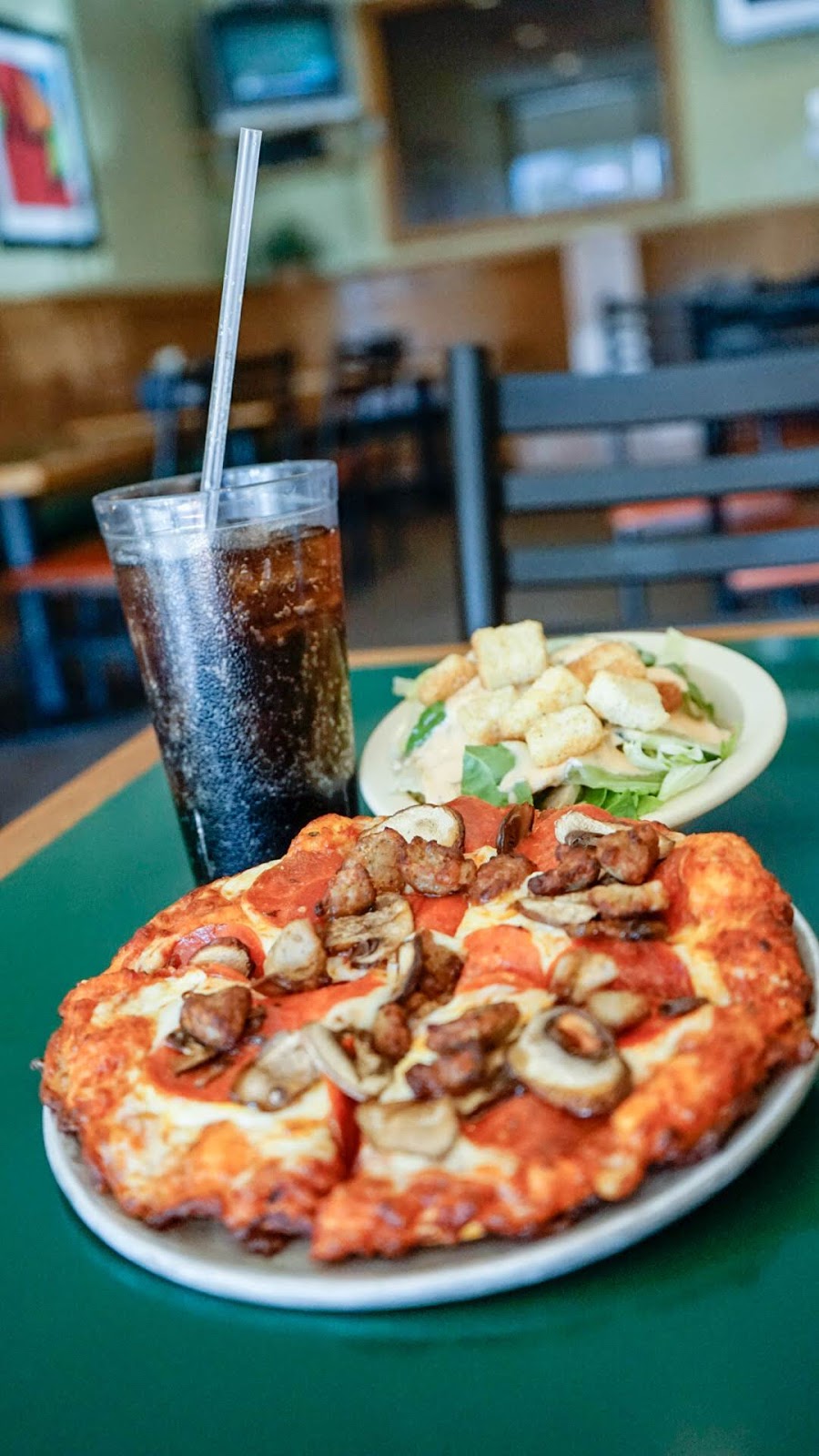 Round Table Pizza | 7201 Archibald Ave Ste 9, Rancho Cucamonga, CA 91701, USA | Phone: (909) 980-8040