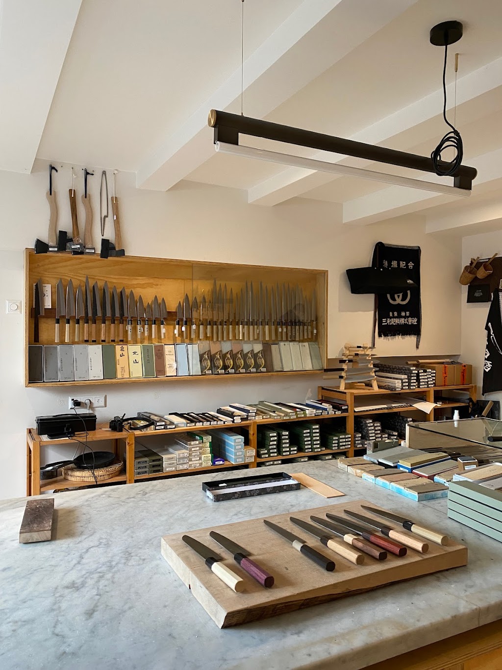 Karasu Japanese Knives | Weteringstraat 19HS, 1017 SL Amsterdam, Netherlands | Phone: 06 30540036