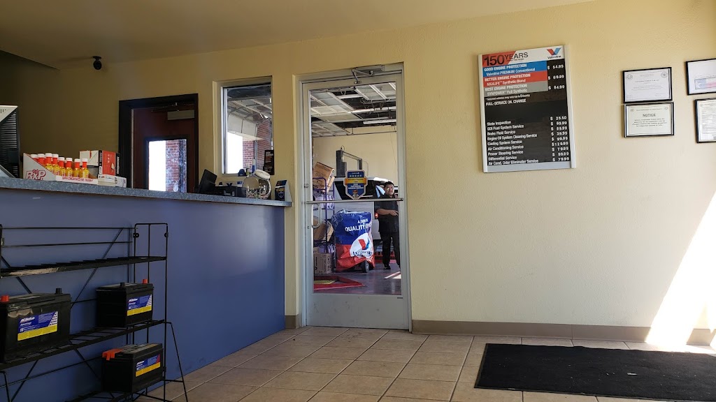 Rockwall Express Lube featuring Valvoline | 2325 S Goliad St, Rockwall, TX 75032, USA | Phone: (972) 772-2888