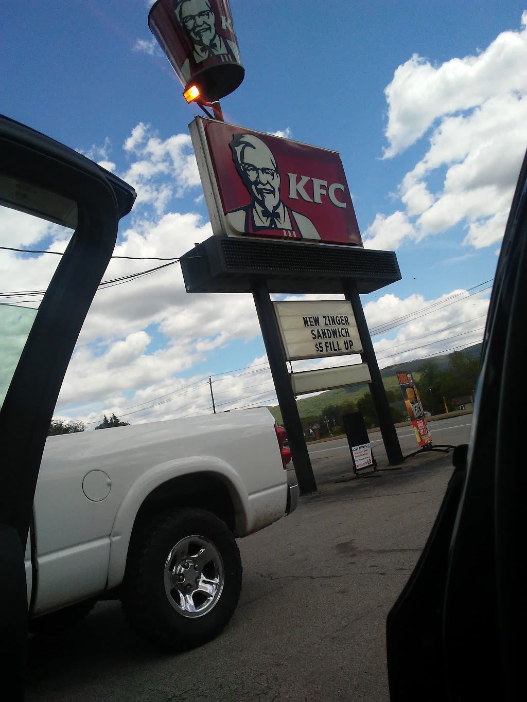 KFC | 1306 Memorial Blvd, Connellsville, PA 15425, USA | Phone: (724) 628-8230