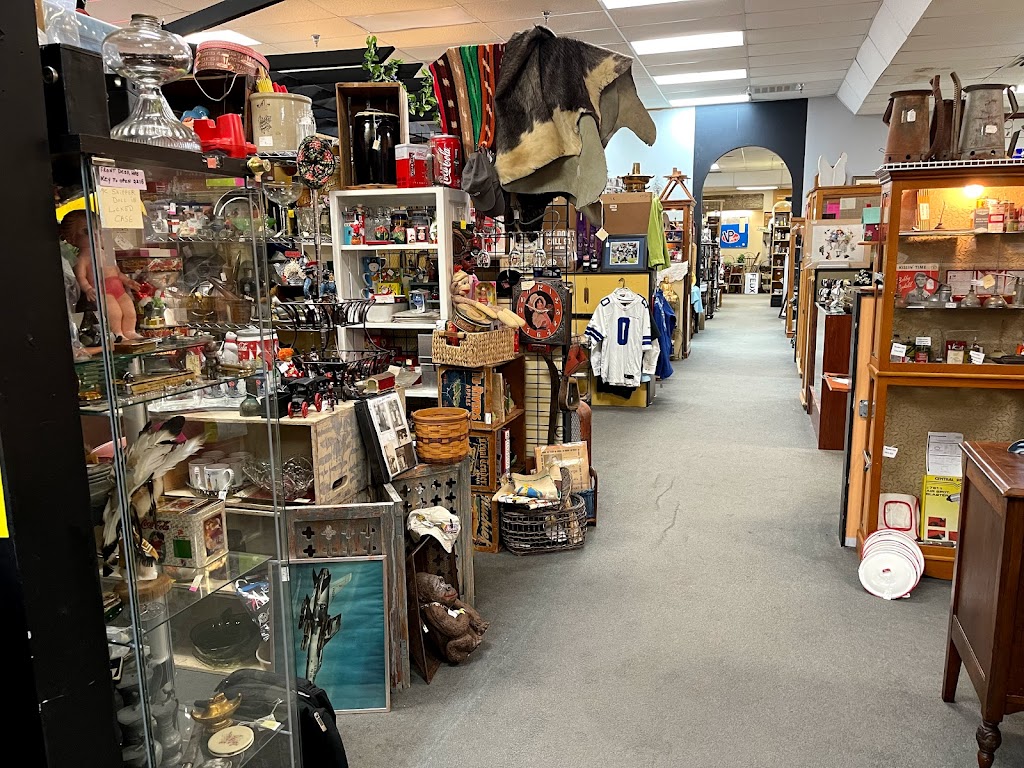 The Antique Gallery | 5800 Interstate 35 #400, Denton, TX 76207, USA | Phone: (940) 243-3933