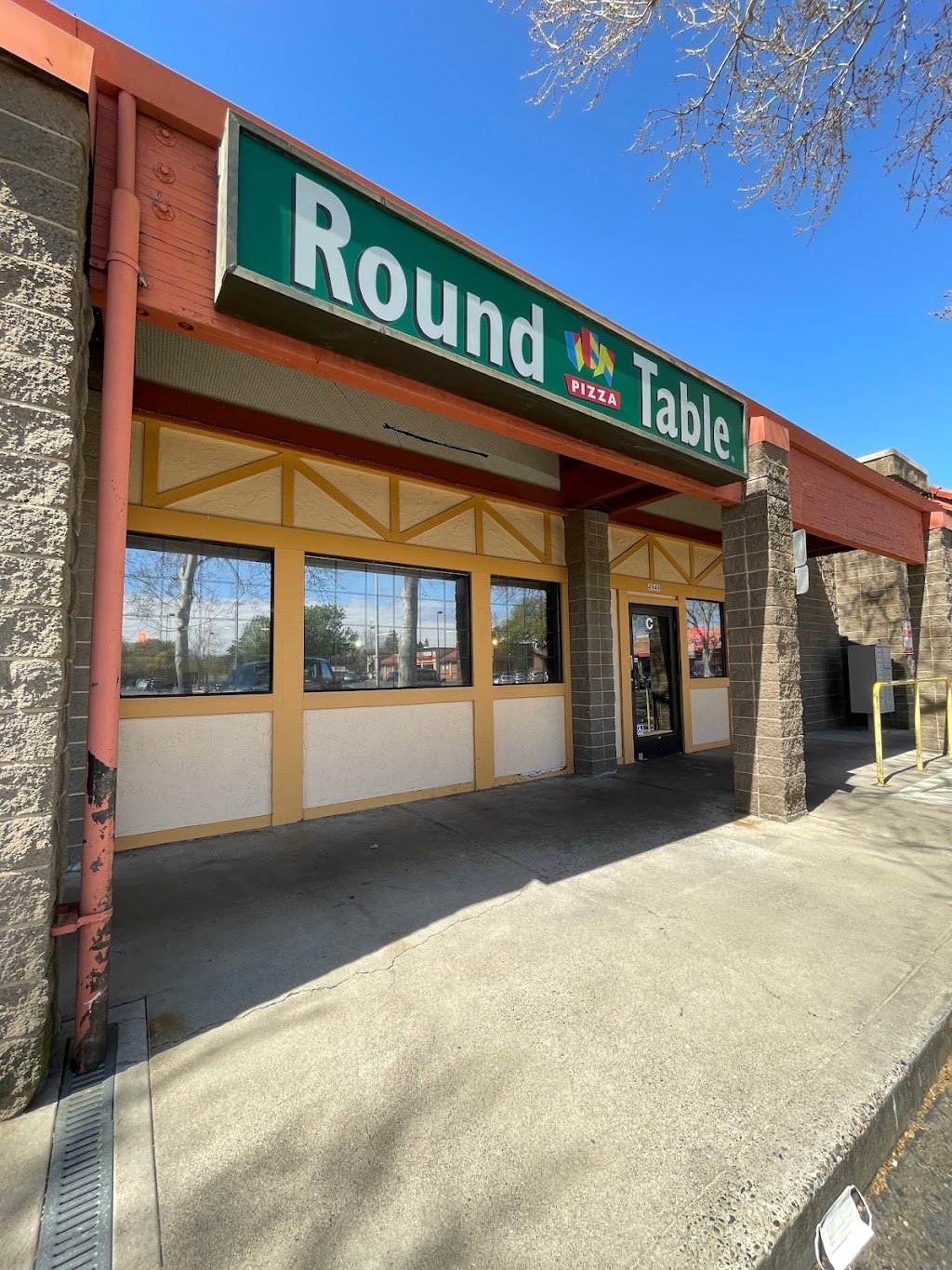 Round Table Pizza | 4949 Marconi Ave c, Carmichael, CA 95608, USA | Phone: (916) 485-3578