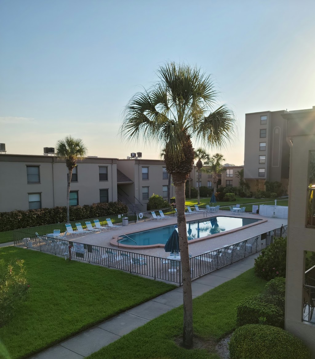 Sea Club Vacation Rentals | 19725 Gulf Blvd, Indian Shores, FL 33785, USA | Phone: (727) 377-8222