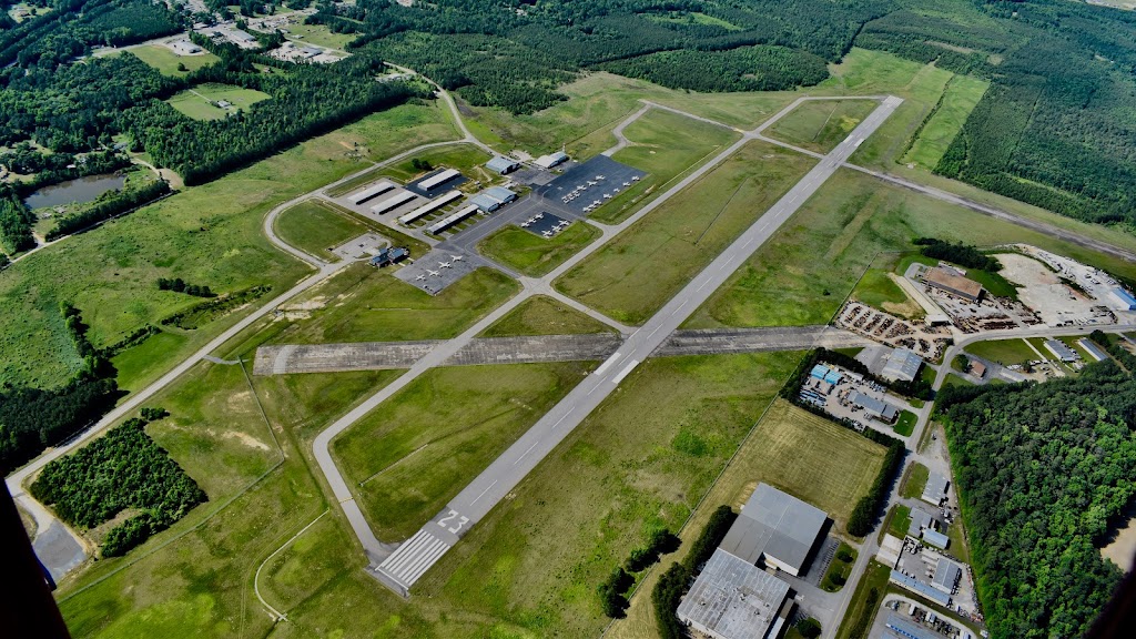 Dinwiddie Airport KPTB | 6775 Beck Chappell Dr, Petersburg, VA 23803, USA | Phone: (804) 861-0218