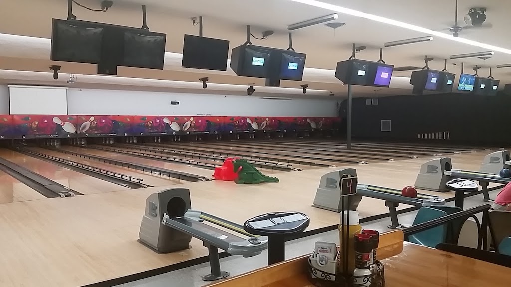 Wawasee Bowl | 1201 S Huntington St, Syracuse, IN 46567, USA | Phone: (574) 457-3855