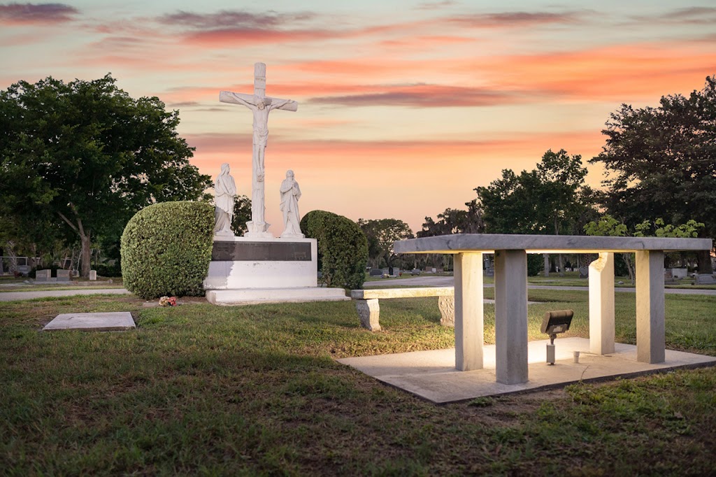 All Souls Catholic Cemetery | 1975 W 25th Pl, Sanford, FL 32773, USA | Phone: (407) 322-3795
