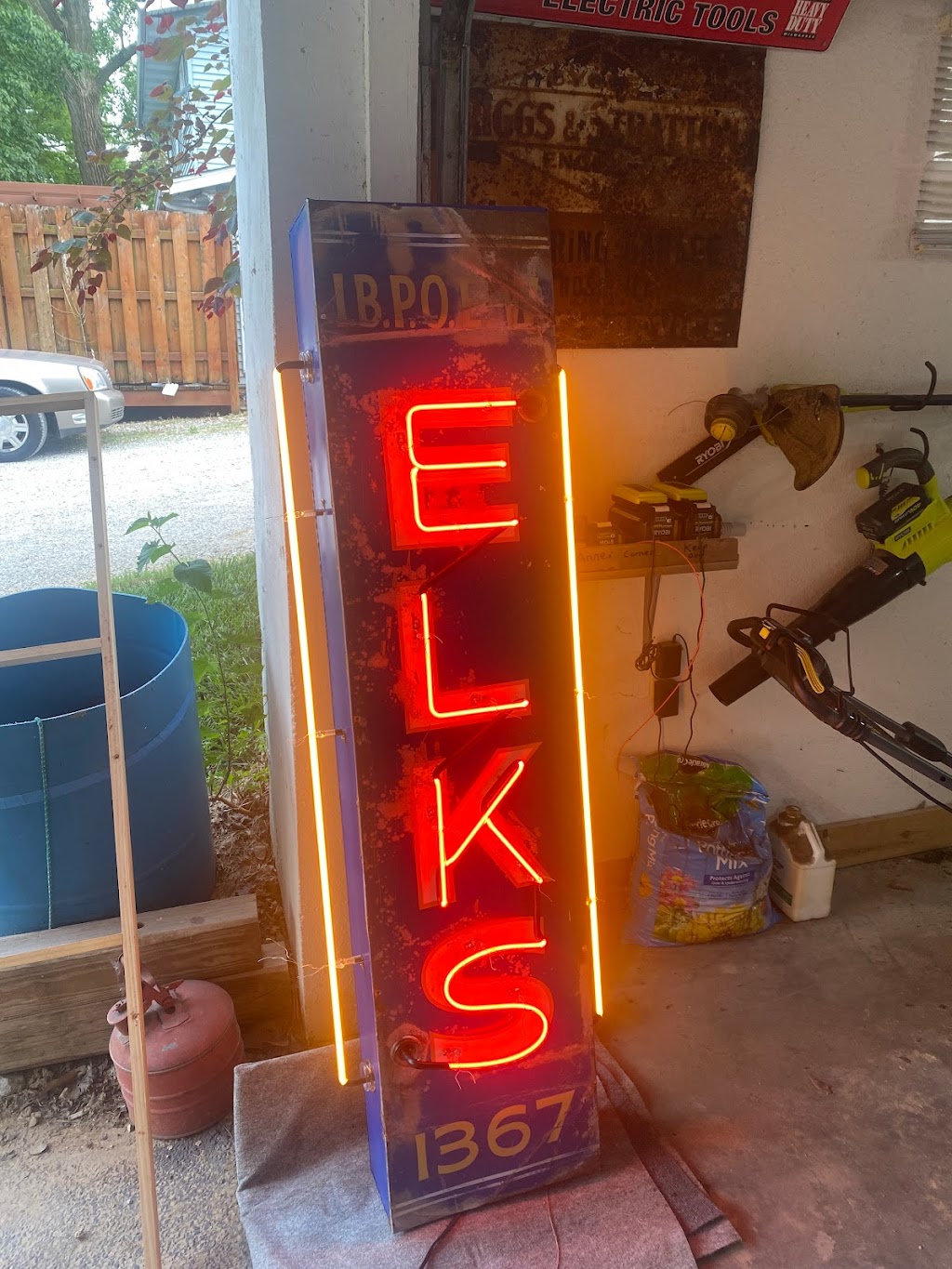 Evrglo Neon Signs | 110 E Wood St, Hillsboro, IL 62049, USA | Phone: (217) 532-5000