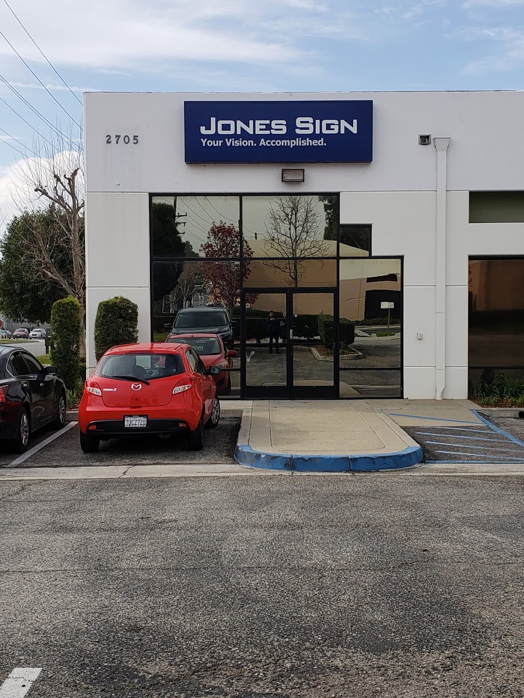 Jones Los Angeles | 2705 Pomona Blvd, Pomona, CA 91768, USA | Phone: (909) 992-0504