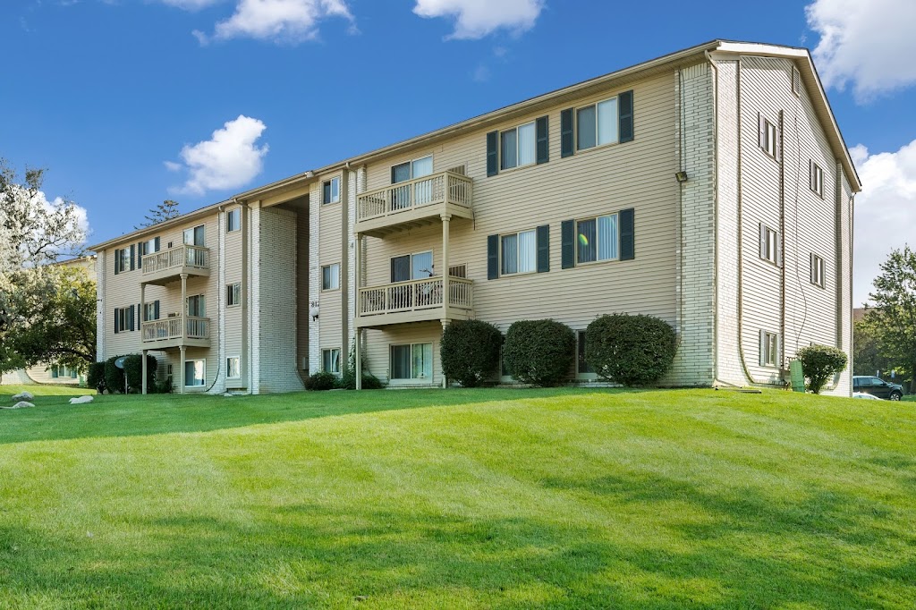 Glengarry Park Apartments | 850 Williamsbury Dr, Waterford Twp, MI 48328, USA | Phone: (248) 481-5417