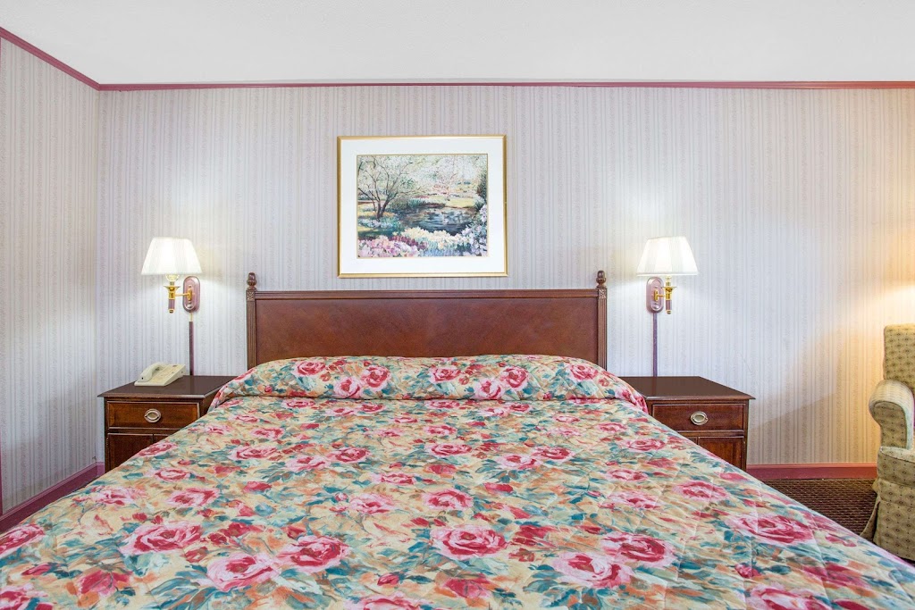 Knights Inn Mount Airy | 455 N Andy Griffith Pkwy, Mt Airy, NC 27030, USA | Phone: (336) 786-8387
