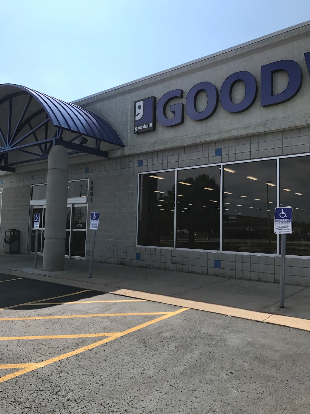 Goodwill Monona | 2501 Royal Ave, Monona, WI 53713, USA | Phone: (608) 224-0781