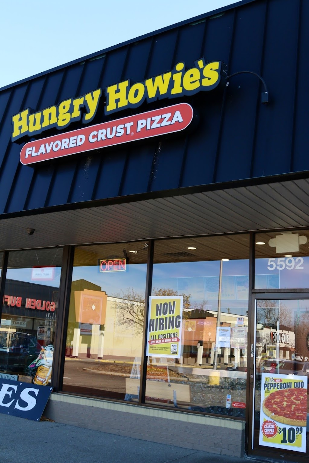 Hungry Howies Pizza | 5592 Dixie Hwy, Waterford Twp, MI 48329, USA | Phone: (248) 623-1620