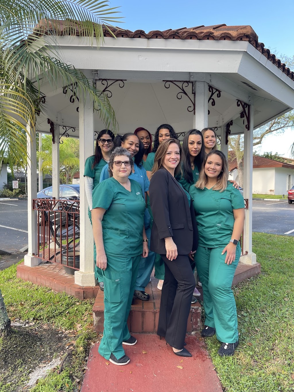 Emerald Hills Dental Center | 3856 Sheridan St #3634, Hollywood, FL 33021, USA | Phone: (954) 983-2450