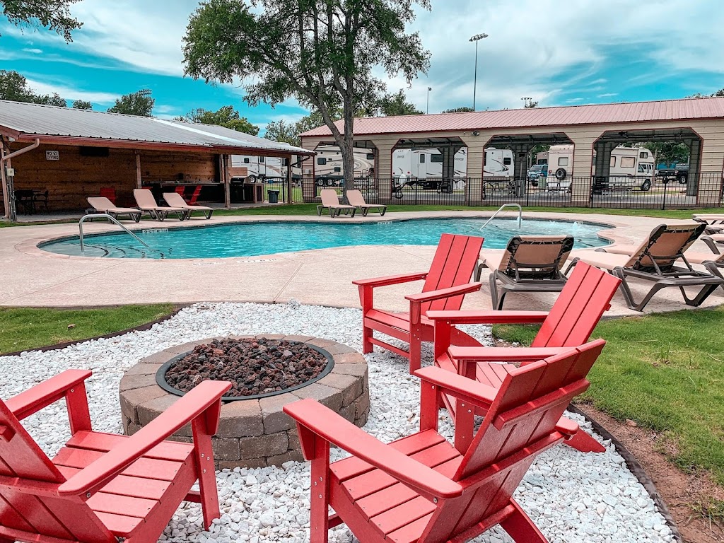 Great Escapes RV Park Austin Oaks | 761 Union Chapel Rd, Cedar Creek, TX 78612, USA | Phone: (512) 985-5333