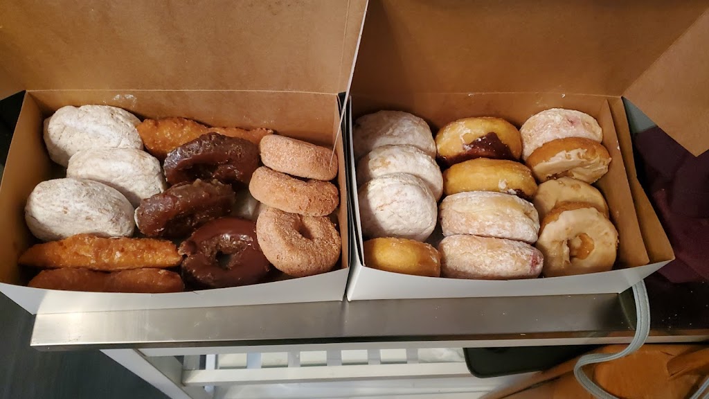 Donut World | 601 N Broad St, Lancaster, OH 43130, USA | Phone: (740) 653-4888