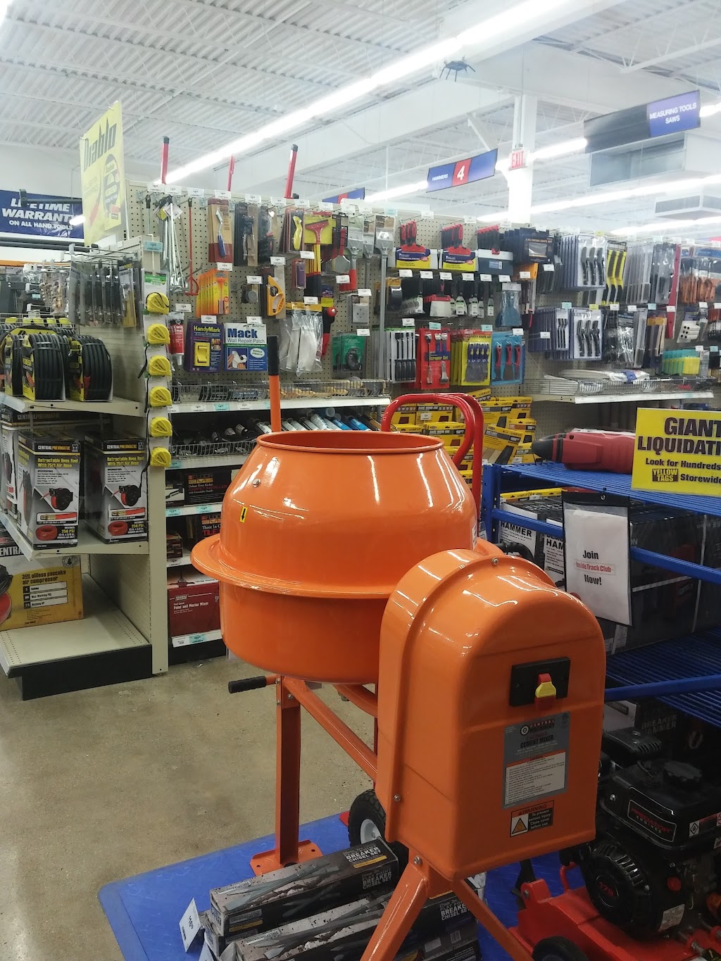 Harbor Freight Tools | 2600 E Main St, Plainfield, IN 46168, USA | Phone: (317) 839-1465