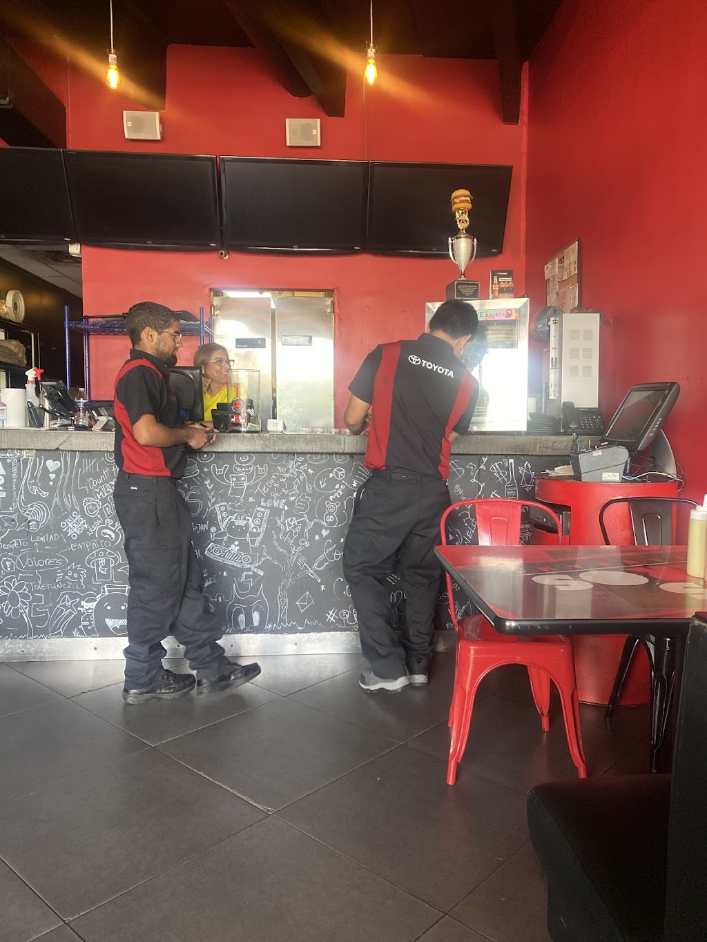 Los Perros | 6828 NW 169th St, Hialeah, FL 33015, USA | Phone: (305) 823-6900