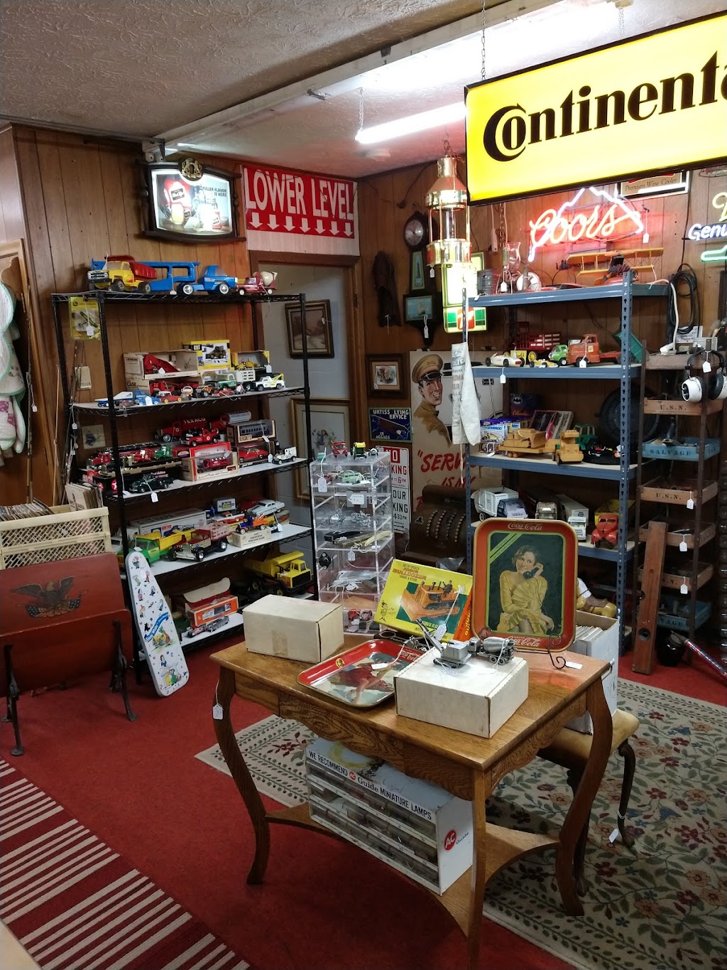 Uniontown Antiques and Collectibles | 12801 Cleveland Ave NW, Uniontown, OH 44685, USA | Phone: (330) 699-6235