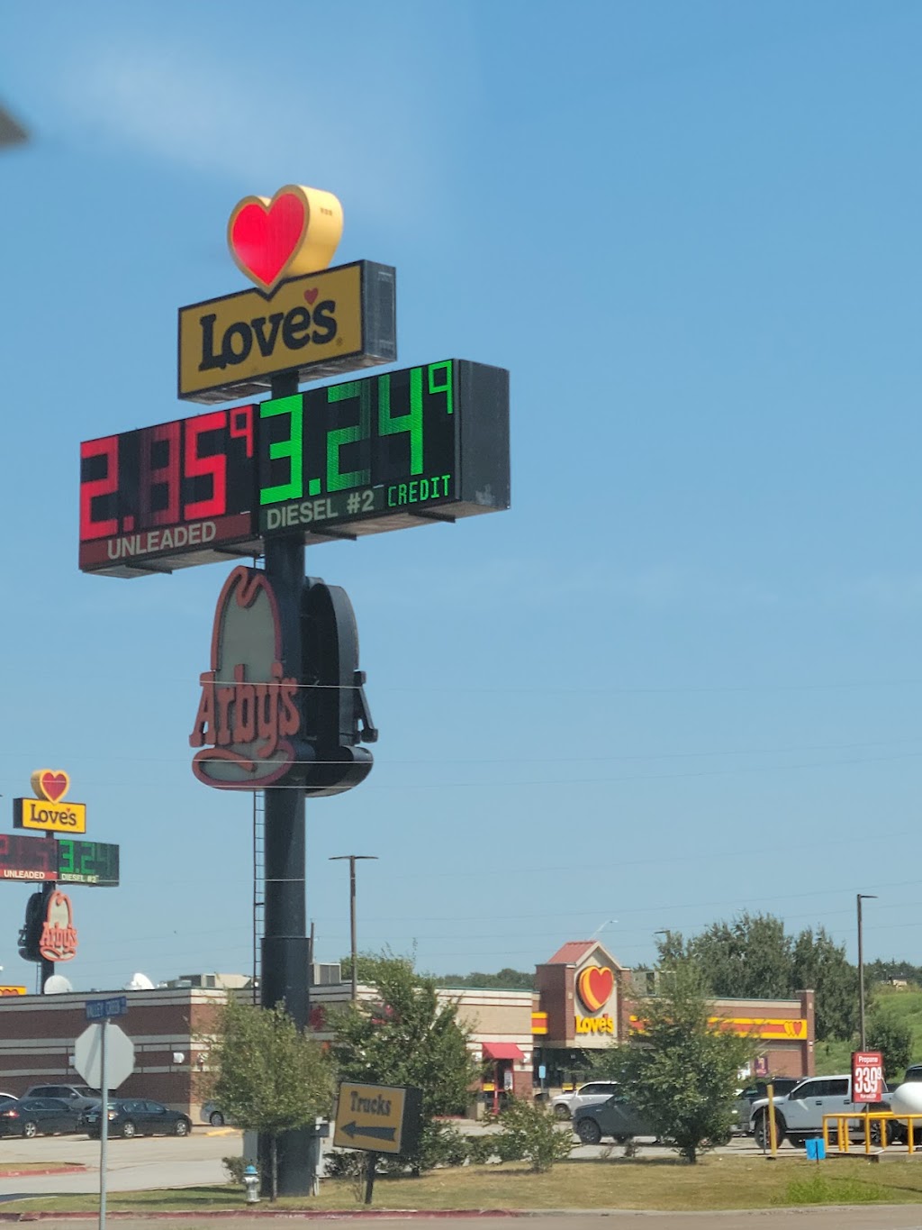 Loves Travel Stop | 1501 US-287, Midlothian, TX 76065, USA | Phone: (972) 775-2820