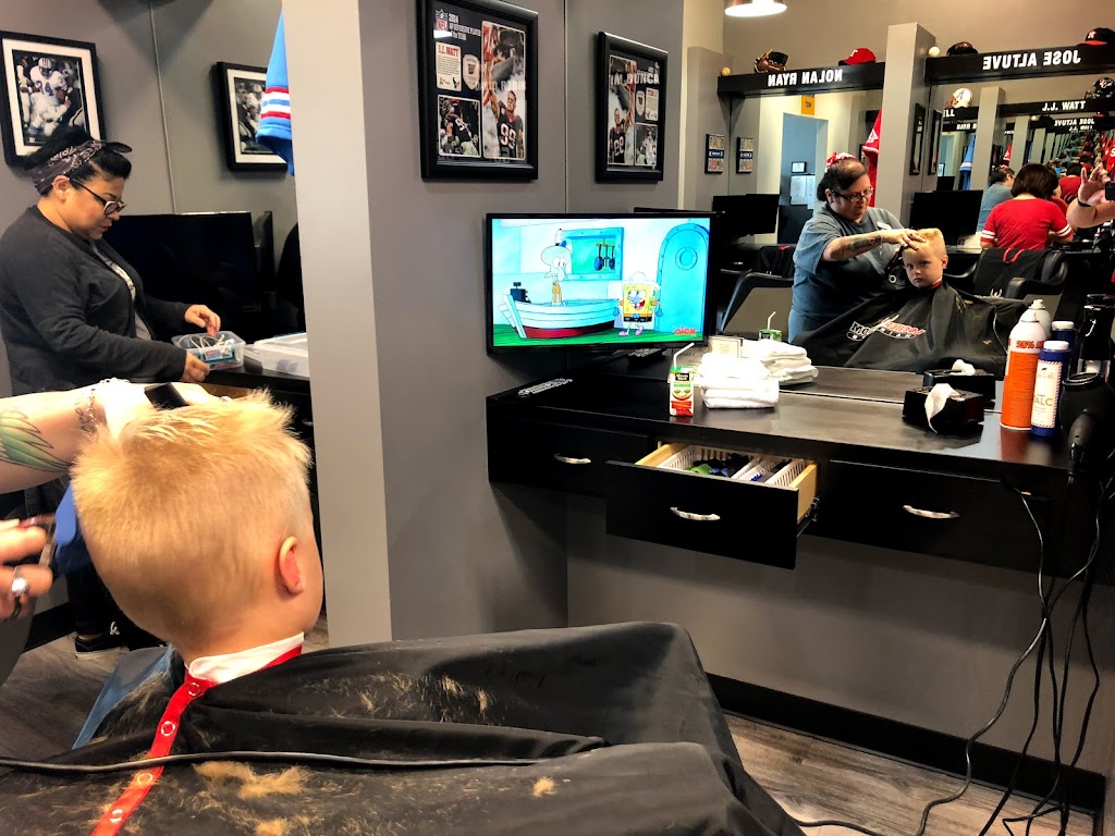 Locker Room Haircuts | 1671 IH 35 S #312, New Braunfels, TX 78130, USA | Phone: (830) 632-5068