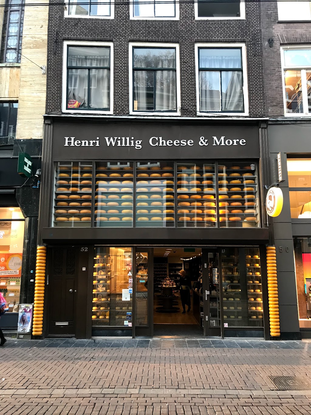 Kaasspeciaalzaak Henri Willig | Leidsestraat 52a, 1017 PC Amsterdam, Netherlands | Phone: 020 620 9030