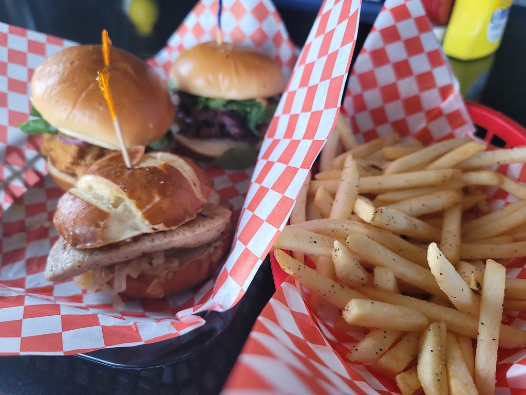 Heroes Pub and Grub | 5940 W Union Hills Dr Ste E100, Glendale, AZ 85308 | Phone: (602) 588-3000